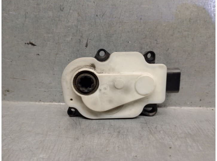 Recambio de motor apertura trampillas climatizador para renault twingo iii (bcm_, bca_) 0.9 tce 90 referencia OEM IAM 6466R1001