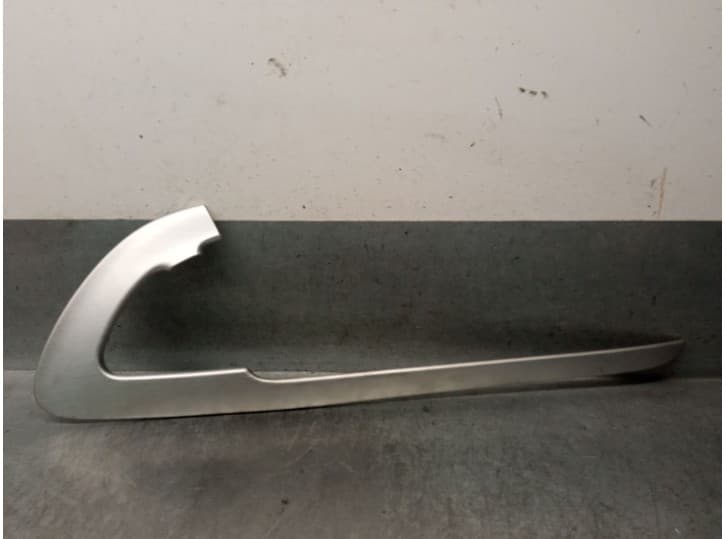 Recambio de embellecedor para audi a3 (8p1) 2.0 tdi 16v referencia OEM IAM 8P3867410 8P3867410