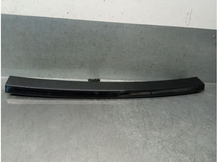 Recambio de luz central de freno para jaguar f-pace (x761) 2.0 td4 awd referencia OEM IAM FK7213A613 T4A8074