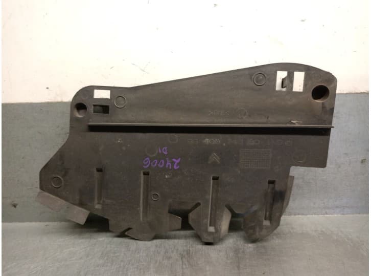 Recambio de molduras delanteras para citroën c3 i (fc_, fn_) 1.4 hdi referencia OEM IAM 9640074380 7104N7