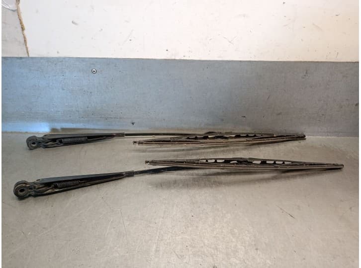 Recambio de brazo limpia delantero derecho para ford fiesta furgoneta/monovolumen (f3l, f5l) 1.8 d referencia OEM IAM 89FG17526A