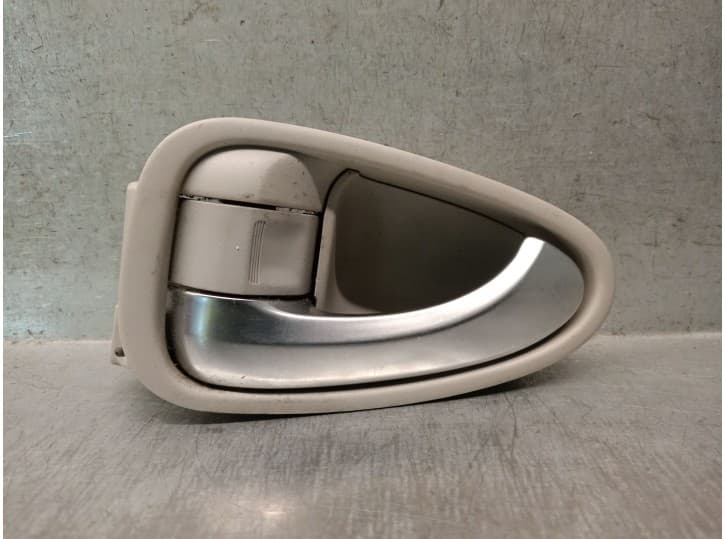 Recambio de maneta interior trasera izquierda para toyota avensis sedán (_t27_) 2.0 d-4d (wwt271_) referencia OEM IAM 6920605051