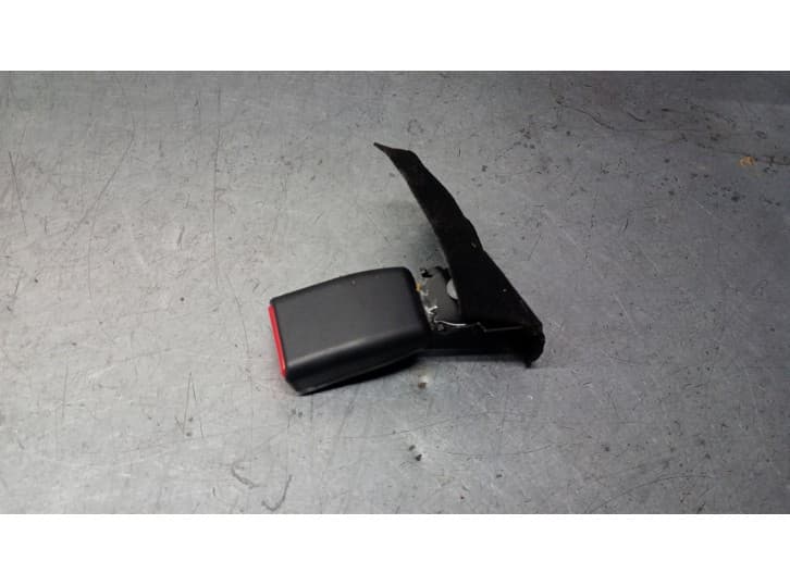 Recambio de enganche cinturon trasero derecho para hyundai veloster (fs) 1.6 gdi referencia OEM IAM 898402V000RY 898402V000RY