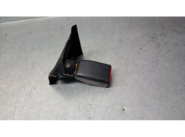 Recambio de enganche cinturon trasero izquierdo para hyundai veloster (fs) 1.6 gdi referencia OEM IAM 898302V000RY 898302V000RY