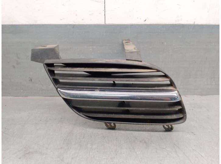 Recambio de rejilla delantera para nissan almera ii (n16) 2.2 di referencia OEM IAM 62332BM400 62310BM425
