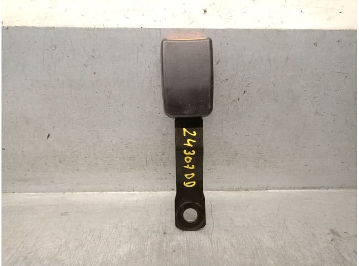 Recambio de enganche cinturon delantero derecho para nissan primera hatchback (p11) 2.0 td referencia OEM IAM 868422F000 868422F