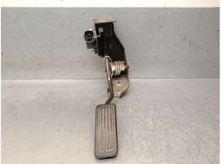 Recambio de potenciometro pedal para toyota avensis sedán (_t25_) 2.2 d-4d (adt251_) referencia OEM IAM 7801013011 7801013011