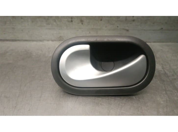 Recambio de maneta interior delantera izquierda para renault modus / grand modus (f/jp0_) 1.4 (jp01, jp0j) referencia OEM IAM 82