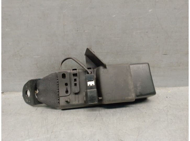 Recambio de enganche cinturon trasero izquierdo para toyota avensis station wagon (_t27_) 2.0 d-4d (adt270_) referencia OEM IAM