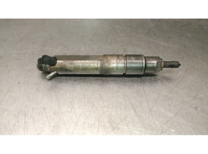 Recambio de inyector para volkswagen golf iv (1j1) 1.9 tdi referencia OEM IAM 038130201G 0432193733 BOSCH