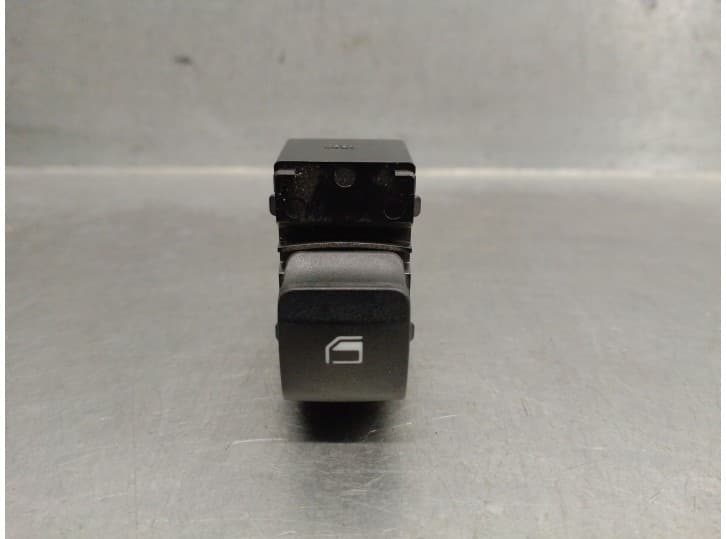 Recambio de mando elevalunas trasero derecho para hyundai bayon (bc3) 1.2 mpi referencia OEM IAM 93581Q0000 93581Q00004X