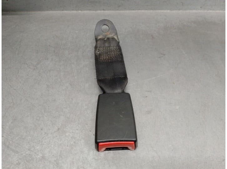 Recambio de enganche cinturon trasero derecho para skoda felicia ii station wagon (6u5) 1.6 referencia OEM IAM 6U0857713 6U08577