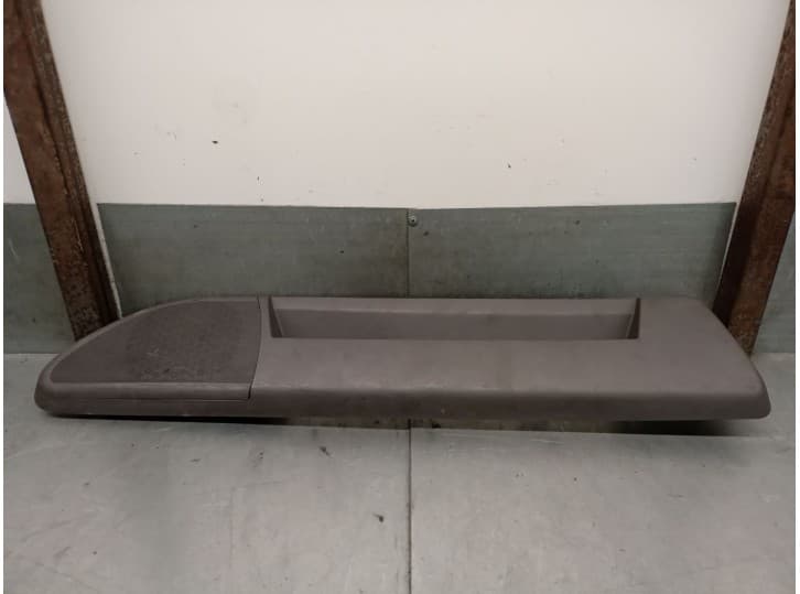Recambio de embellecedor para nissan atleon 120 3.0 referencia OEM IAM 281729X001 281729X001