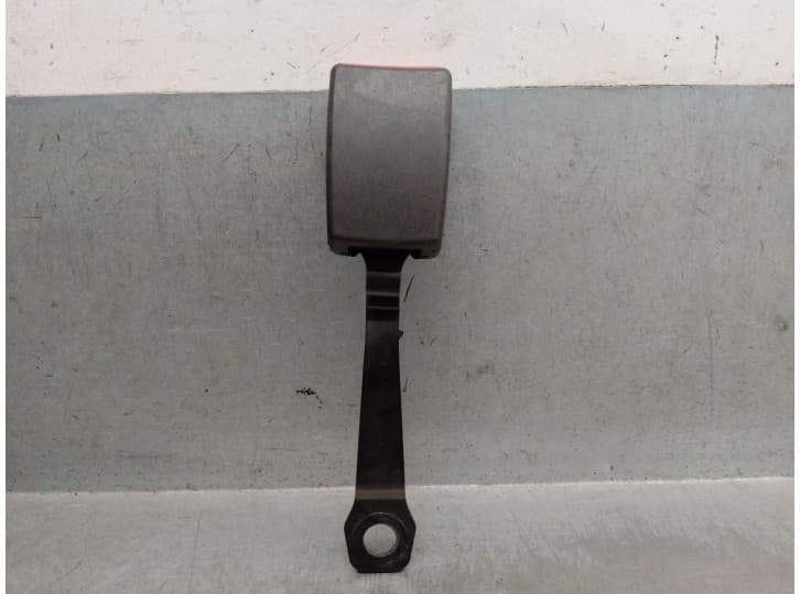 Recambio de enganche cinturon delantero izquierdo para skoda felicia ii station wagon (6u5) 1.6 referencia OEM IAM 6U0857756C 6U