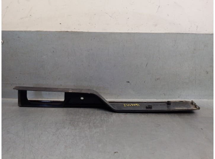 Recambio de molduras traseras para skoda felicia ii station wagon (6u5) 1.6 referencia OEM IAM 6U0827577A 6U0827577A