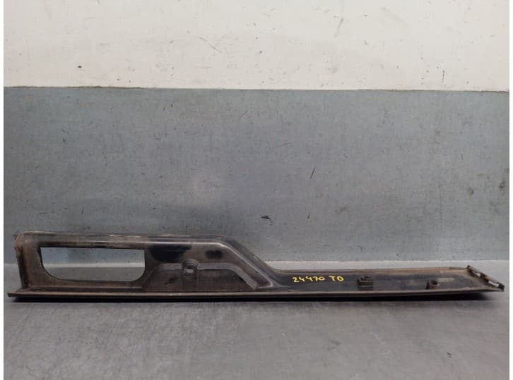 Recambio de molduras traseras para skoda felicia ii station wagon (6u5) 1.6 referencia OEM IAM 6U0827578A 6U0827578A
