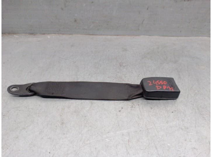 Recambio de enganche cinturon delantero derecho para nissan atleon 120 3.0 referencia OEM IAM 868529X100 868529X100
