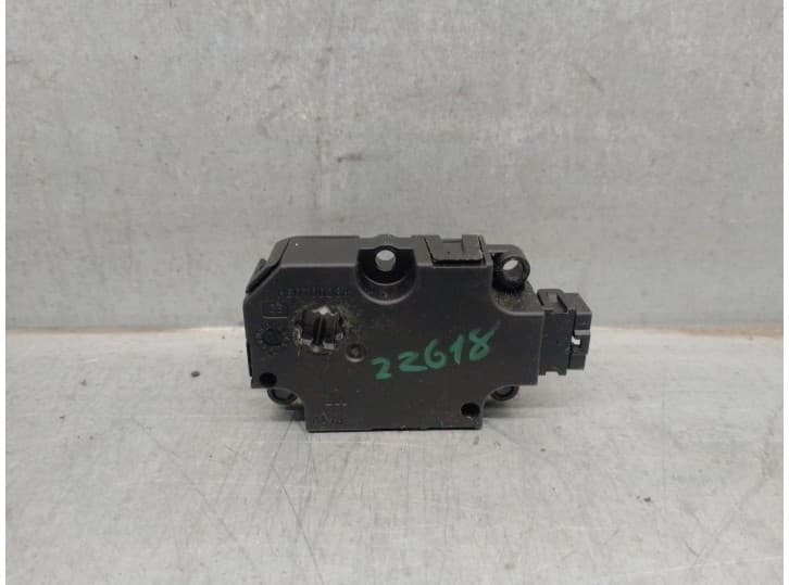 Recambio de motor apertura trampillas climatizador para mercedes-benz gla (h247) gla 200 d 4-matic (247.713) referencia OEM IAM