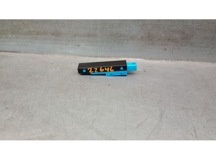 Recambio de antena para lexus is ii (_e2_) 220d (ale20) referencia OEM IAM 8630053160 8630053160