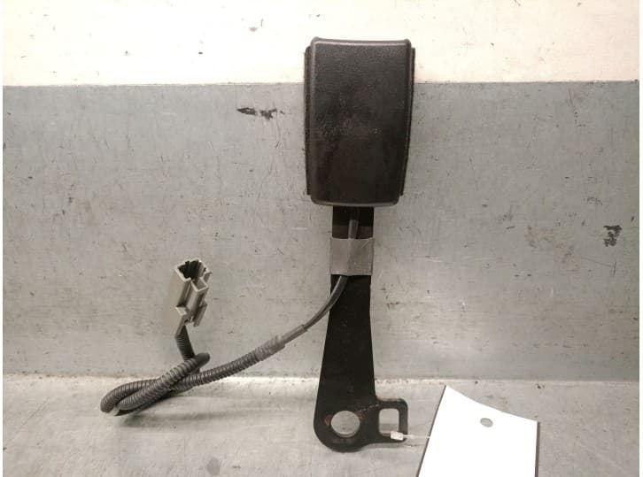 Recambio de enganche cinturon delantero derecho para kia cee'd hatchback (ed) 1.6 crdi 115 referencia OEM IAM 888401H100EQ 88840