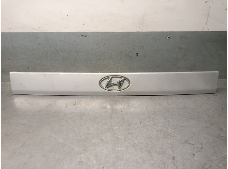 Recambio de molduras traseras para hyundai atos prime (mx) 1.1 12v cat referencia OEM IAM 8731005510 8731005510