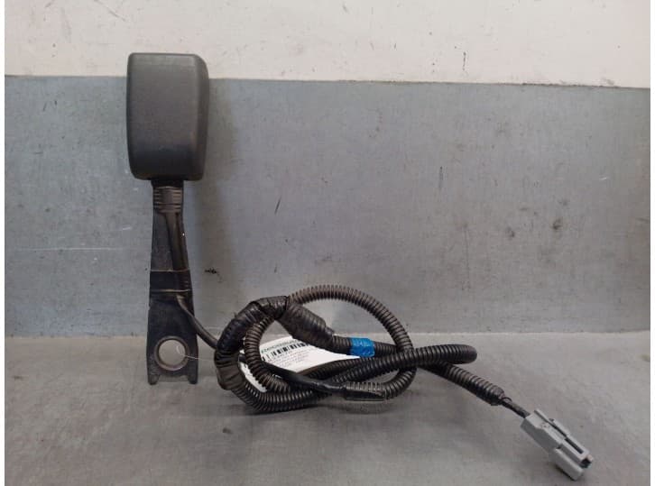 Recambio de enganche cinturon delantero izquierdo para toyota corolla sedán (_e15_) 2.0 d-4d (ade150) referencia OEM IAM 7323012