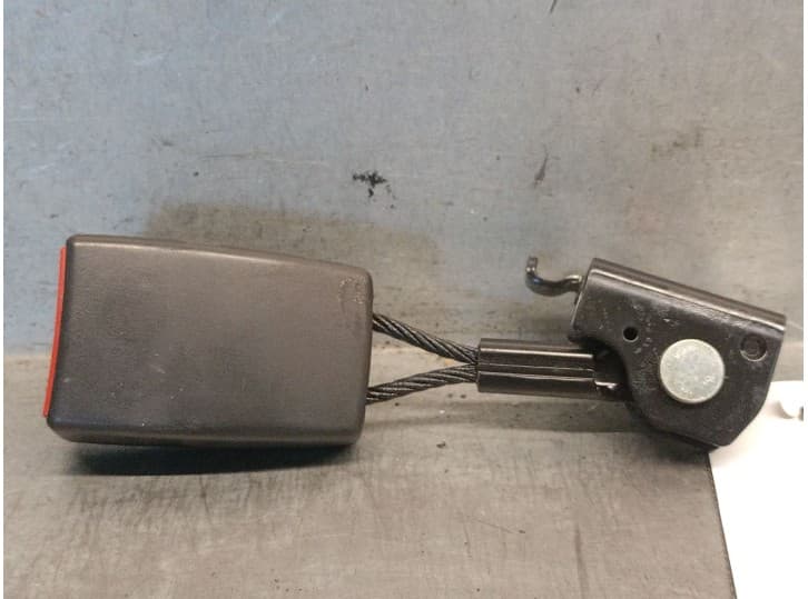 Recambio de enganche cinturon trasero izquierdo para opel vectra c station wagon (z02) 1.9 cdti (f35) referencia OEM IAM 1316966
