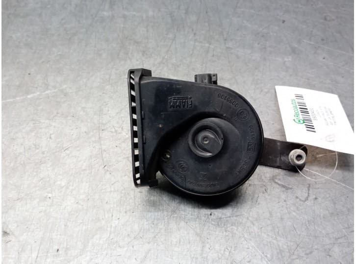 Recambio de claxon para jaguar f-pace (x761) 2.0 td4 awd referencia OEM IAM GX7313801AA T4N4040