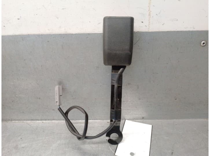 Recambio de enganche cinturon delantero derecho para mazda 6 station wagon (gj, gl) 2.2 d referencia OEM IAM GHP957620 GHP957620