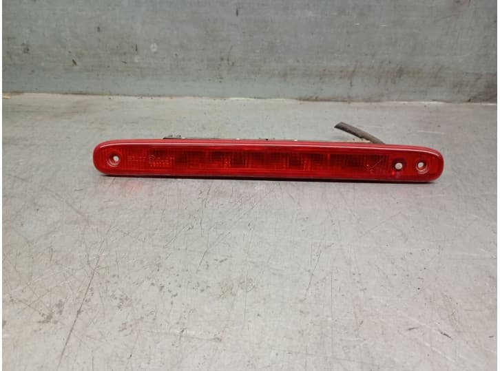 Recambio de luz central de freno para toyota aygo (_b1_) 1.0 (kgb10_) referencia OEM IAM 815700H010 815700H010