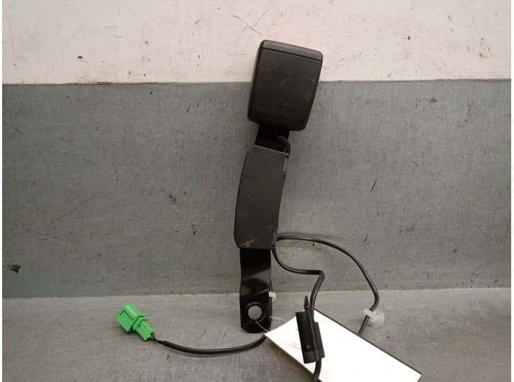 Recambio de enganche cinturon delantero izquierdo para skoda fabia iii station wagon (nj5) 1.2 tsi referencia OEM IAM 6V0857755C