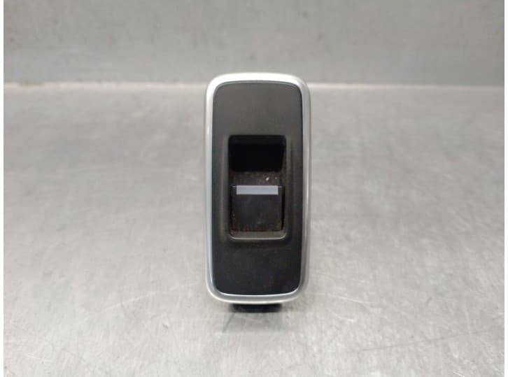 Recambio de mando elevalunas trasero derecho para jaguar f-pace (x761) 2.0 td4 awd referencia OEM IAM HK8323878CA T4A10150