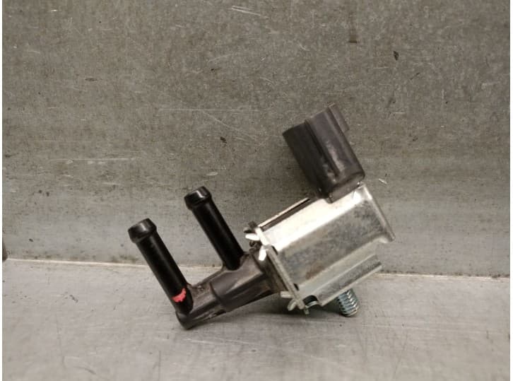 Recambio de valvula para ktm duke 125 duke abs referencia OEM IAM K5T48679 K5T48679