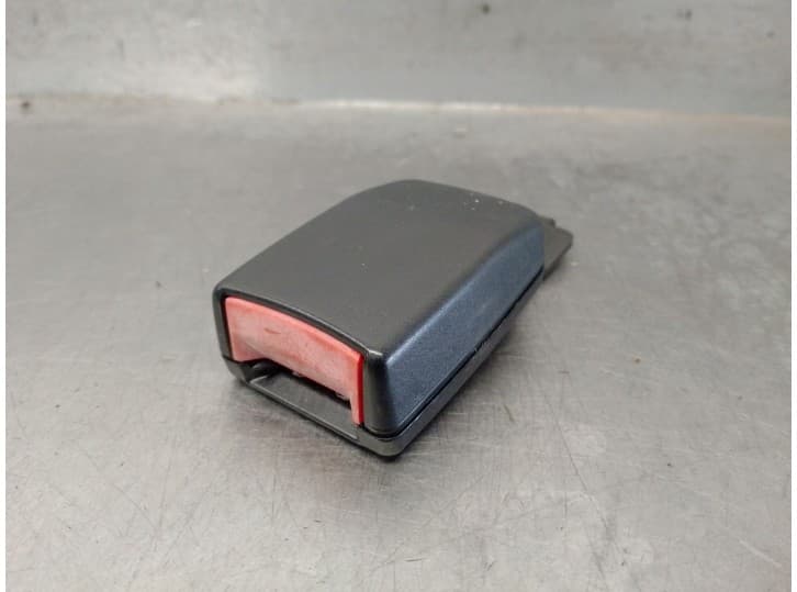 Recambio de enganche cinturon delantero derecho para ford ka (rb_) 1.3 i referencia OEM IAM 97KBB61208AB 1025472