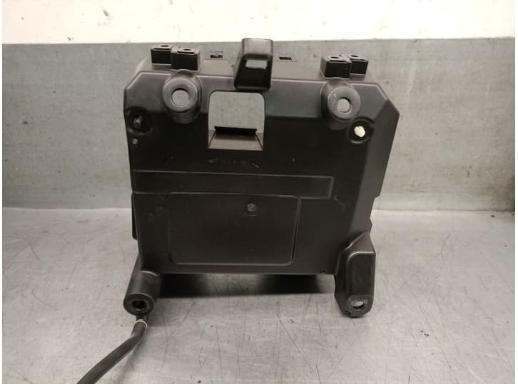 Recambio de moldura para honda nc nc 750 x dct (rh09) referencia OEM IAM 81210MKWD00 81210MKWD00