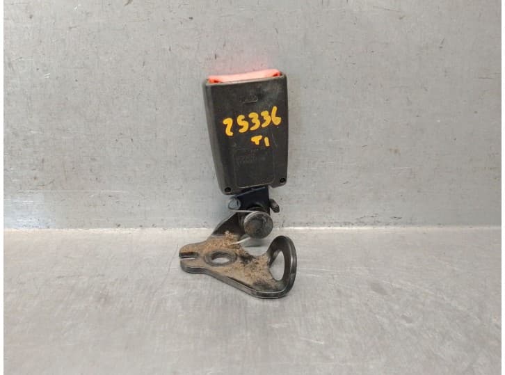 Recambio de enganche cinturon trasero izquierdo para ford focus i sedán (dfw) 1.6 16v referencia OEM IAM 98ABF611B68BS 1477581