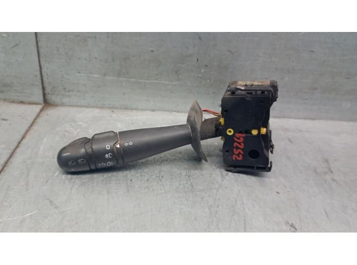Recambio de mando luces para renault trafic ii autobús (jl) 1.9 dci 80 (jl0b) referencia OEM IAM 8200117208 7701059356