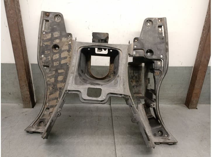 Recambio de estribos laterales para suzuki uh uh 125 burgman referencia OEM IAM 4812103H 4812103H00YJ