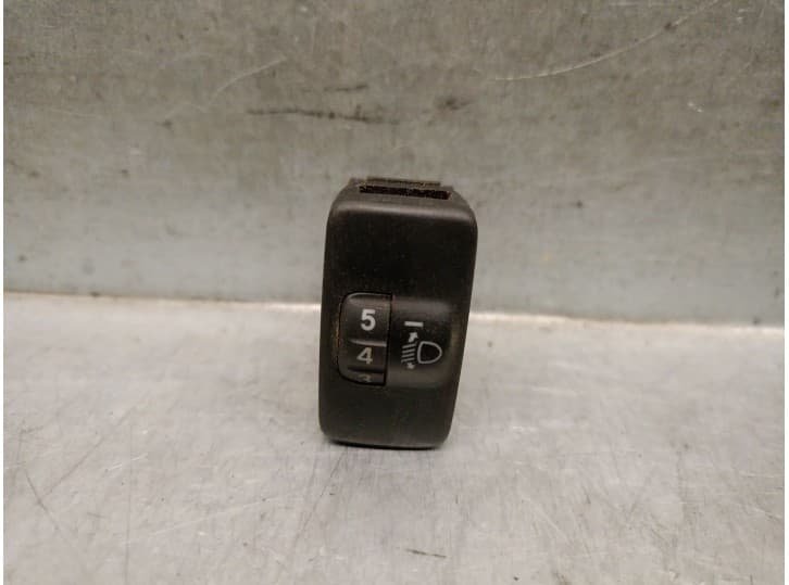 Recambio de interruptor para toyota hilux vii pick-up (_n1_, _n2_, _n3_) 2.5 d-4d 4wd (kun25) referencia OEM IAM 841520K011 8415