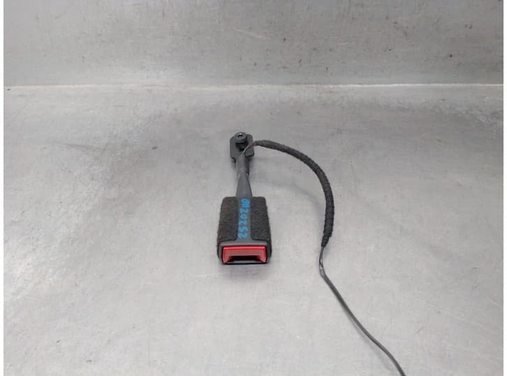 Recambio de enganche cinturon delantero derecho para fiat 500e (332_) elektro 3+1 (fa1) referencia OEM IAM 52137810