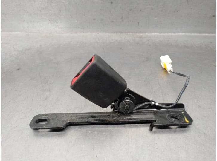 Recambio de enganche cinturon trasero derecho para fiat 500e (332_) elektro 3+1 (fa1) referencia OEM IAM 735725765 735725765
