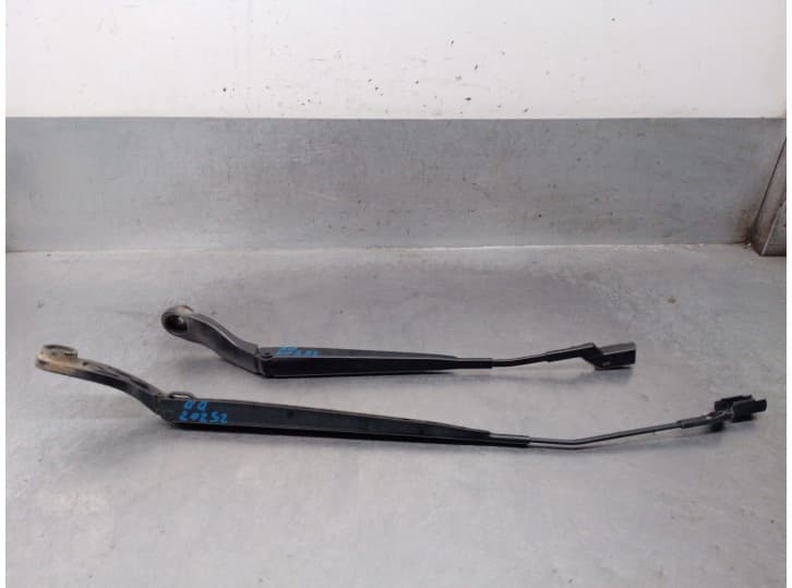 Recambio de brazo limpia delantero derecho para fiat 500e (332_) elektro 3+1 (fa1) referencia OEM IAM 52139497 52139499