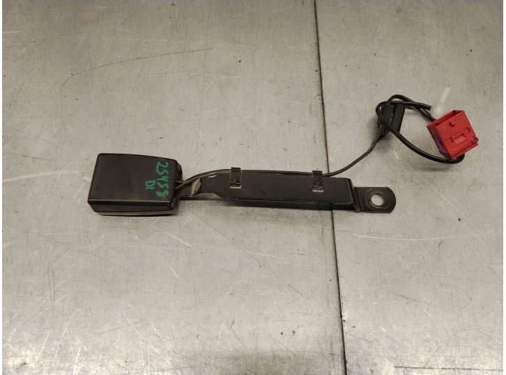 Recambio de enganche cinturon delantero izquierdo para skoda fabia ii combi (545) 1.4 tdi referencia OEM IAM 5J0858471A 5J085847