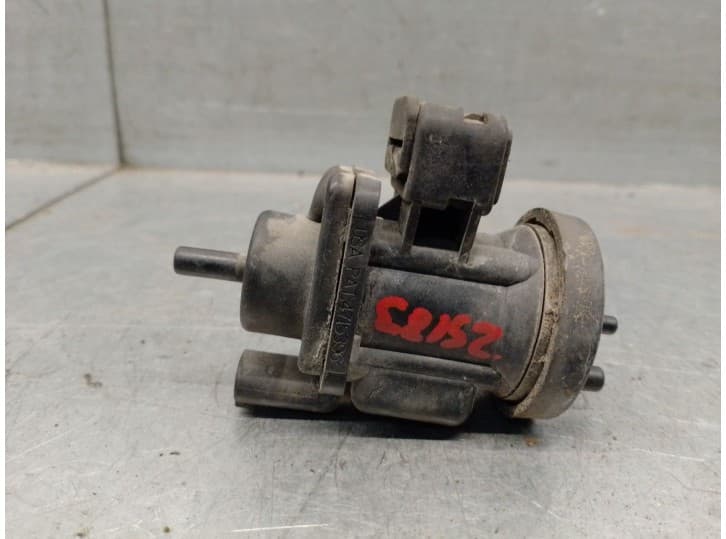Recambio de electrovalvula vacio para mercedes-benz clase v (638/2) v 230 td (638.274) referencia OEM IAM A0005450427