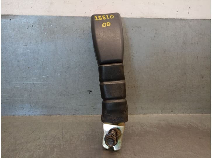 Recambio de enganche cinturon delantero derecho para kia picanto i (sa) 1.0 referencia OEM IAM 8884007000HU 8884007000HU