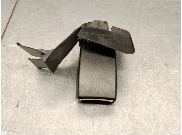 Recambio de enganche cinturon trasero derecho para audi a4 b8 (8k2) 1.8 tfsi referencia OEM IAM 8K0857740AC 8K0857740AC
