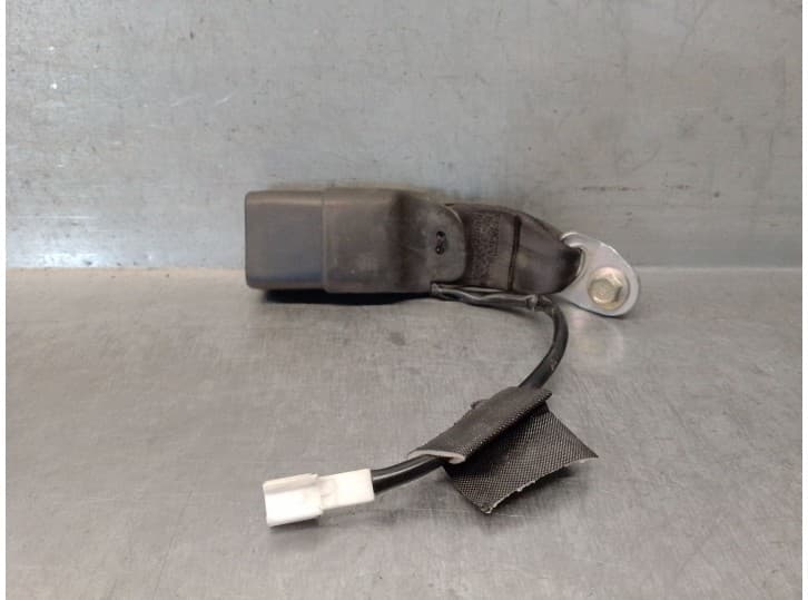Recambio de enganche cinturon trasero derecho para nissan pulsar hatchback (c13) 1.2 dig-t referencia OEM IAM 888423ZL0A 888423Z