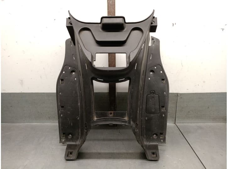 Recambio de estribos laterales para kymco xciting xciting 500i r (t7) referencia OEM IAM 64310LBA2E000 64310LBA2E000