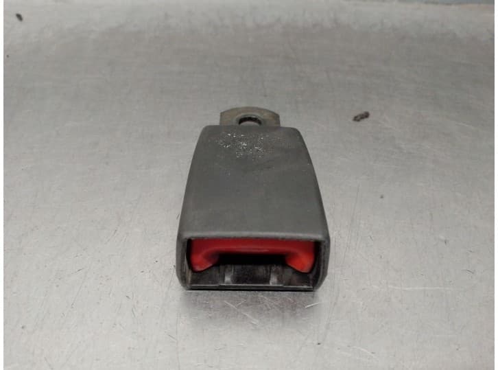 Recambio de enganche cinturon delantero izquierdo para peugeot boxer furgoneta (244) 2.0 hdi referencia OEM IAM 33026102 8974T2