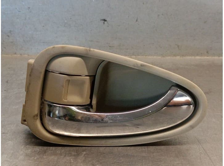 Recambio de maneta interior delantera izquierda para toyota avensis sedán (_t27_) 2.2 d-4d (adt271_) referencia OEM IAM 69206050